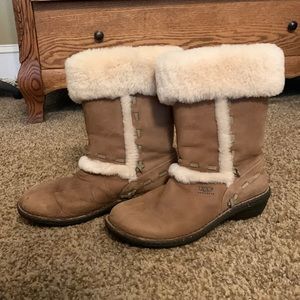 Ladies Ugg boots size 7. Slightly worn.